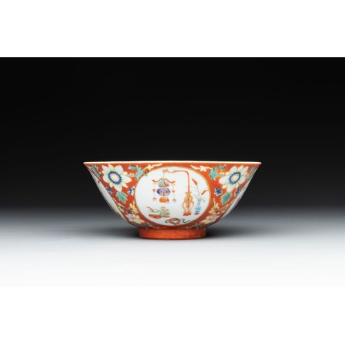 329 - A Chinese famille rose coral-red-ground 'antiquities' bowl, Yongzheng mark, RepublicDia.: 14,6 cm - ... 