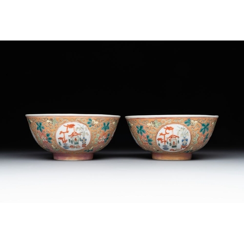 332 - A pair of Chinese famille rose pink-ground 'antiquities' bowls, Zhengde mark, 19th C.Dia.: 13,7 cm -... 