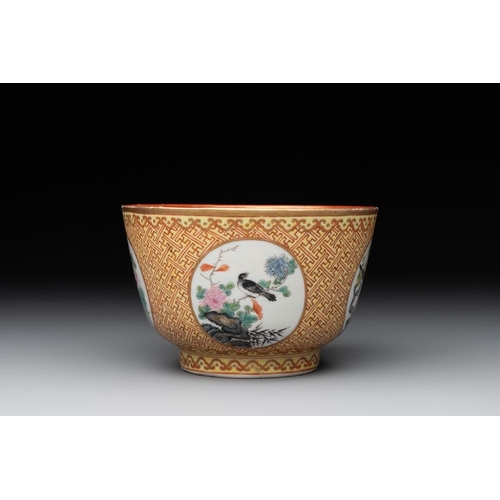 339 - A Chinese famille rose 'bird and flower' bowl, 19th C.Dia.: 13 cm - H.: 8 cm