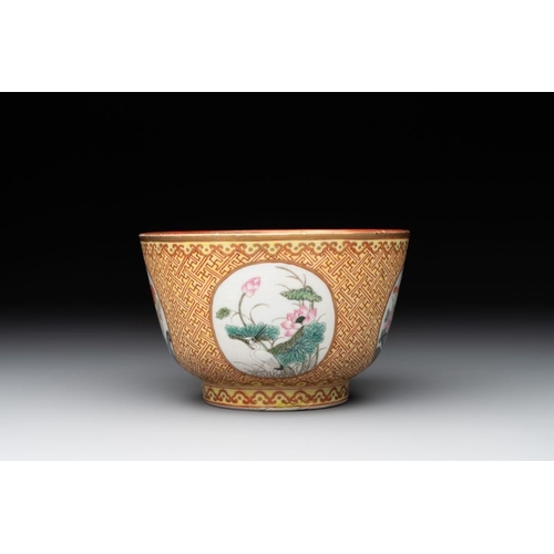 339 - A Chinese famille rose 'bird and flower' bowl, 19th C.Dia.: 13 cm - H.: 8 cm