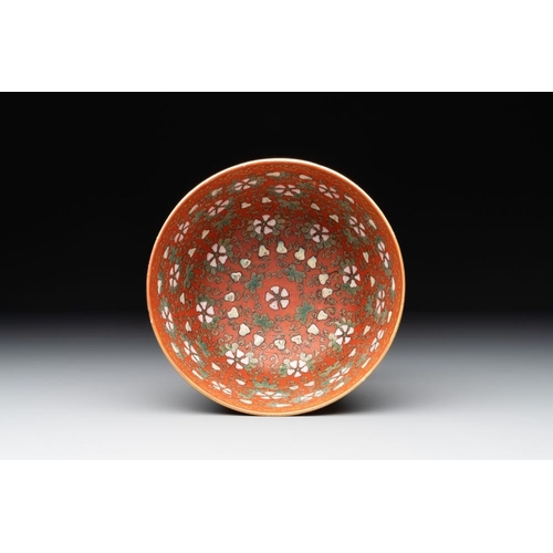 339 - A Chinese famille rose 'bird and flower' bowl, 19th C.Dia.: 13 cm - H.: 8 cm