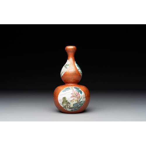 343 - A Chinese famille rose coral-red-ground 'landscape' gourd vase, Qianlong mark, RepublicH.: 16,5 cm... 