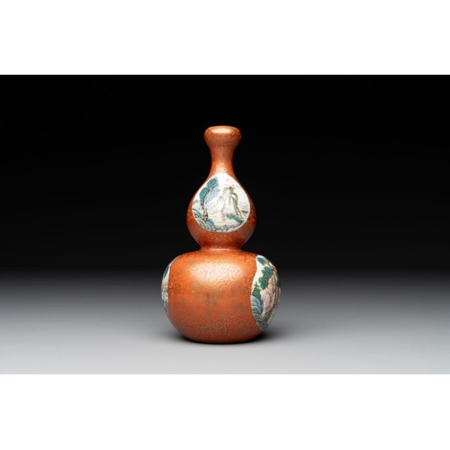 343 - A Chinese famille rose coral-red-ground 'landscape' gourd vase, Qianlong mark, RepublicH.: 16,5 cm... 