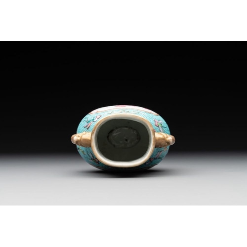 346 - A Chinese famille rose puce-enamelled turquoise-ground 'hu' vase, RepublicH.: 13,5 cm... 