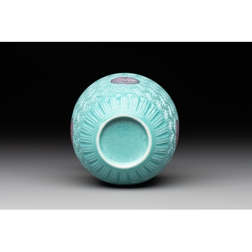 350 - A Chinese famille rose turquoise-glazed and 'faux-bois' cup, 20th C.Dia.: 7,5 cm - H.: 6 cm... 