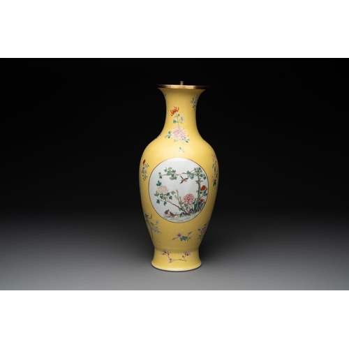 358 - A Chinese famille rose yellow-ground baluster vase, Ju Ren Tang  mark, RepublicH.: 40,5 cm... 