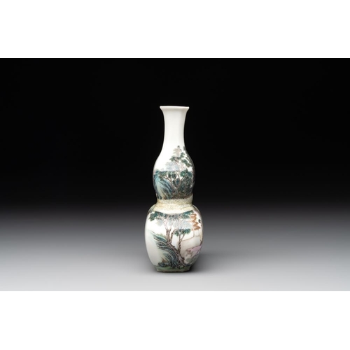 365 - A compressed Chinese famille rose 'silk production' double-gourd vase, RepublicH.: 17,3 cm (incl. st... 