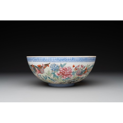 374 - A varied collection of eight Chinese famille rose eggshell bowls, Jingdezhen mark, 20th C.Dia.: 24,2... 