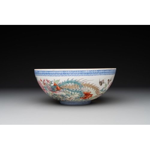 374 - A varied collection of eight Chinese famille rose eggshell bowls, Jingdezhen mark, 20th C.Dia.: 24,2... 