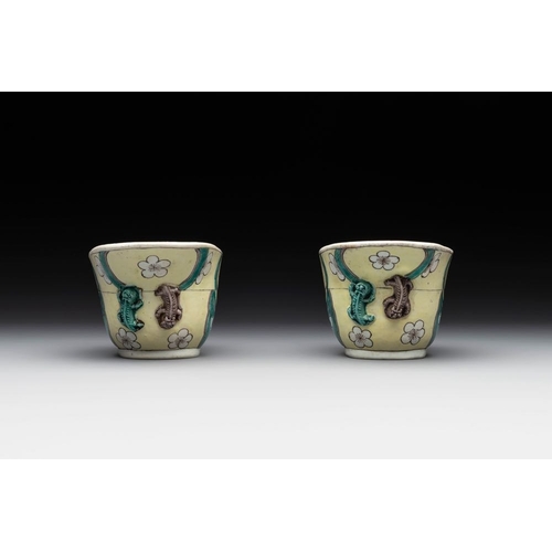 38 - A pair of fine Chinese sancai-glazed 'Buddhist lion and chilong' libation cups, KangxiDim.: 13,5 x 7... 