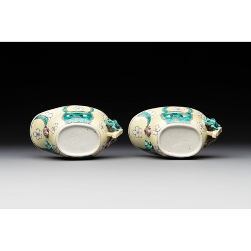 38 - A pair of fine Chinese sancai-glazed 'Buddhist lion and chilong' libation cups, KangxiDim.: 13,5 x 7... 