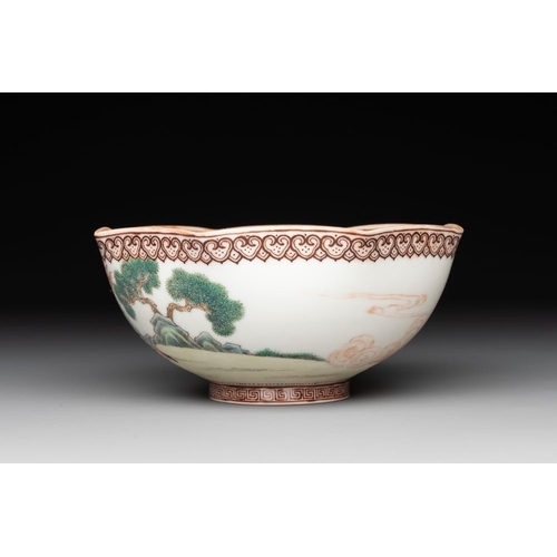 380 - A Chinese famille rose octagonal eggshell bowl with figural design, Qianlong mark, 20th C.Dia.: 12,5... 