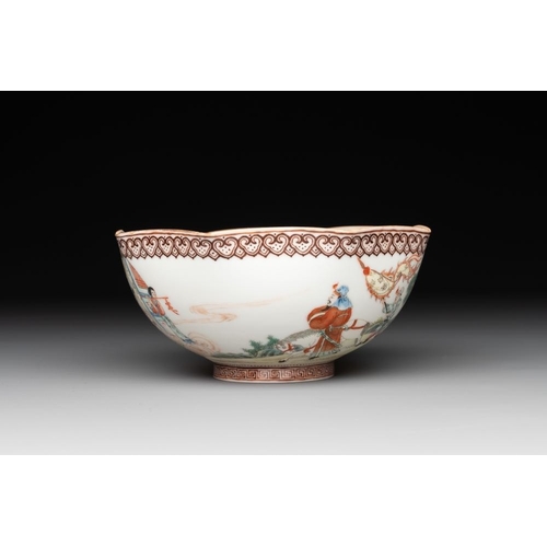 380 - A Chinese famille rose octagonal eggshell bowl with figural design, Qianlong mark, 20th C.Dia.: 12,5... 