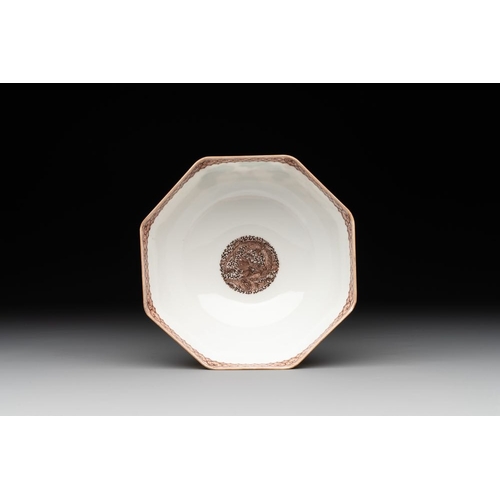 380 - A Chinese famille rose octagonal eggshell bowl with figural design, Qianlong mark, 20th C.Dia.: 12,5... 