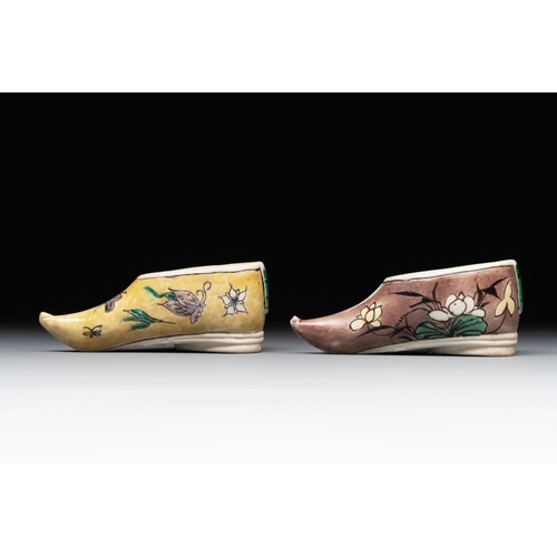 39 - Two Chinese sancai-glazed shoes with flowers and butterflies design, KangxiDim.: 9,5 x 3,8 x 4 cm (t... 