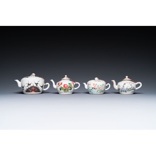 393 - A varied collection of Chinese famille rose and qianjiang cai teawares, 19th/20th C.Dim.: 33,5 x 22,... 