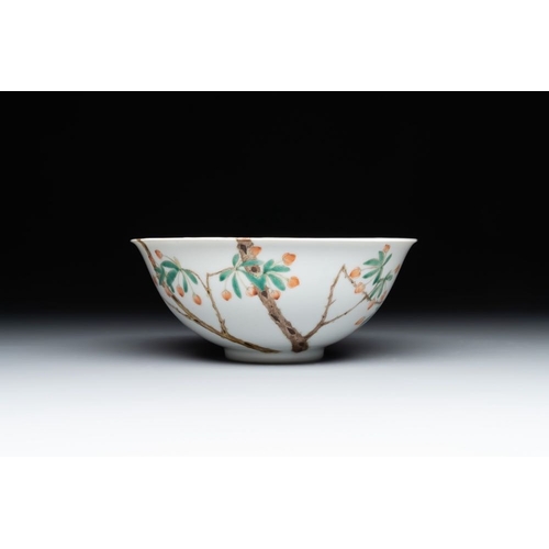 394 - A Chinese famille verte 'goji' bowl, Daoguang mark, 20th C.Dia.: 17,3 cm - H.: 7,2 cm... 