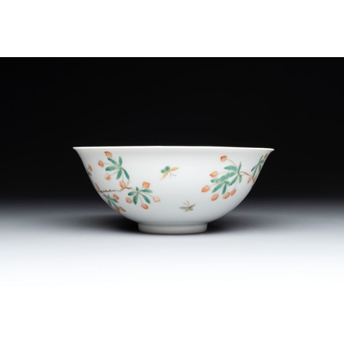 394 - A Chinese famille verte 'goji' bowl, Daoguang mark, 20th C.Dia.: 17,3 cm - H.: 7,2 cm... 