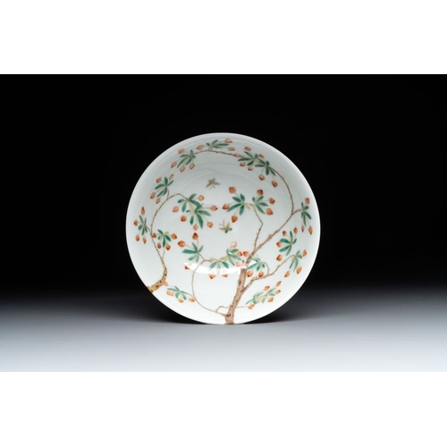 394 - A Chinese famille verte 'goji' bowl, Daoguang mark, 20th C.Dia.: 17,3 cm - H.: 7,2 cm... 