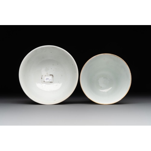 397 - A Chinese famille rose bowl, a cup and a brush rest, Qianlong and Tongzhi mark, 19/20th C.Dia.: 9,2 ... 