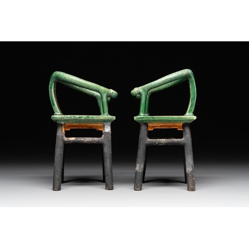 40 - A pair of Chinese sancai-glazed miniature horseshoe-back chairs, MingH.: 17,4 cm