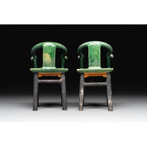 40 - A pair of Chinese sancai-glazed miniature horseshoe-back chairs, MingH.: 17,4 cm