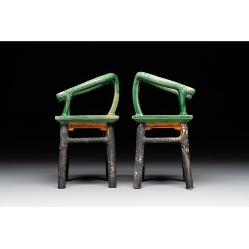 40 - A pair of Chinese sancai-glazed miniature horseshoe-back chairs, MingH.: 17,4 cm