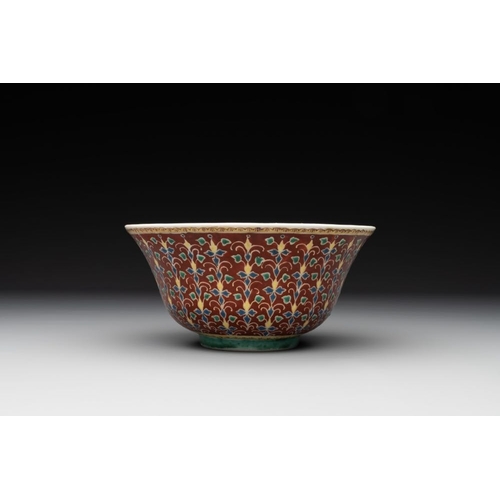 404 - A rare Chinese red-ground Bencharong bowl for the Thai market,  Wan Yu Mark, 19th C.Dia.: 17,8 cm - ... 