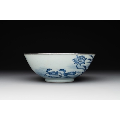 412 - A Chinese blue and white 'Bleu de Hue' bowl for the Vietnamese market, chÆ¡i ngá»c  mark, 19th C.Di... 