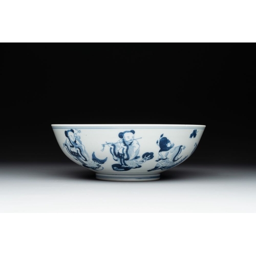 424 - A Chinese blue and white 'Eight Immortals' bowl, Guangxu mark, 19/20th C.Dia.: 21,5 cm - H.: 7,6 cm
... 