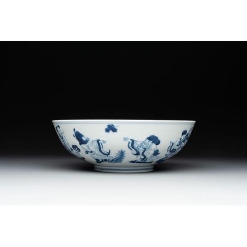 424 - A Chinese blue and white 'Eight Immortals' bowl, Guangxu mark, 19/20th C.Dia.: 21,5 cm - H.: 7,6 cm
... 