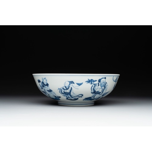 424 - A Chinese blue and white 'Eight Immortals' bowl, Guangxu mark, 19/20th C.Dia.: 21,5 cm - H.: 7,6 cm
... 