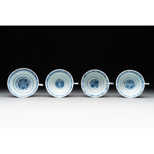 426 - A collection of 22 Chinese blue and white wares, Ruo Shen Zhen Cang mark, 19/20th C.Dia.: 8,8 cm - H... 