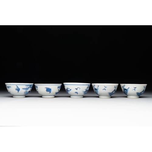 426 - A collection of 22 Chinese blue and white wares, Ruo Shen Zhen Cang mark, 19/20th C.Dia.: 8,8 cm - H... 