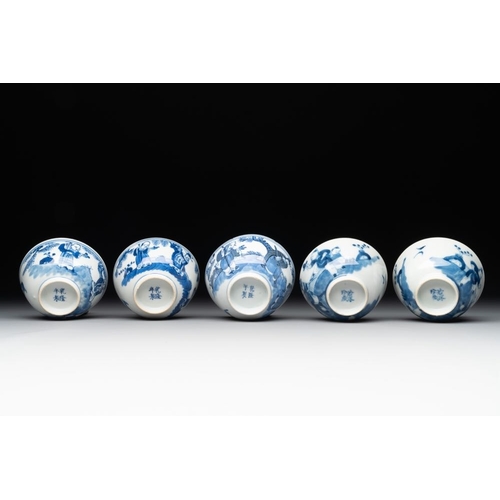 426 - A collection of 22 Chinese blue and white wares, Ruo Shen Zhen Cang mark, 19/20th C.Dia.: 8,8 cm - H... 