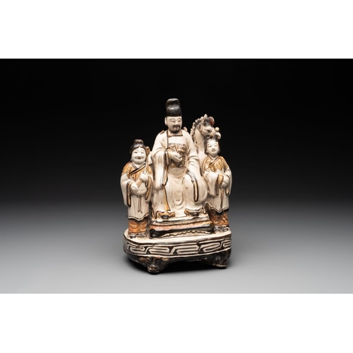 43 - A rare Chinese Cizhou group with a dignitary, two attendants and a horse, MingL.: 16,5 cm - H.: 27 c... 