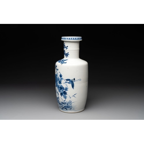 430 - A Chinese blue and white vase with birds among flowering branches, 19th C.H.: 34,5 cm... 