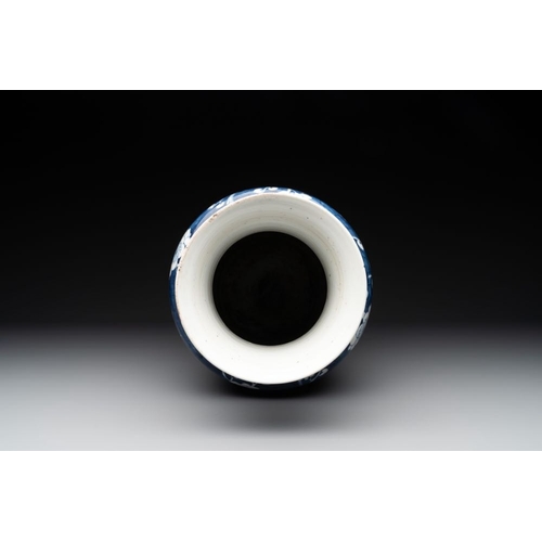 432 - A Chinese blue and white 'prunus on breaking ice' vase, 19th C.H.: 45,5 cm