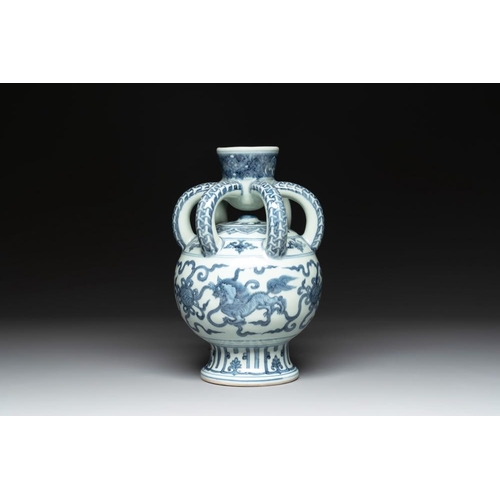 433 - A Chinese blue and white Ming-style 'Buddhist lion' vessel, 20th C.H.: 28,5 cm