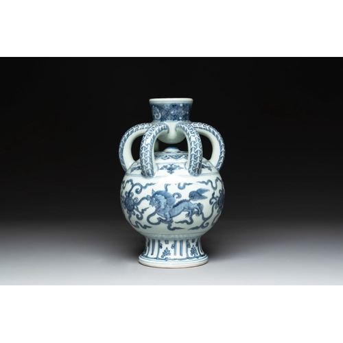 433 - A Chinese blue and white Ming-style 'Buddhist lion' vessel, 20th C.H.: 28,5 cm