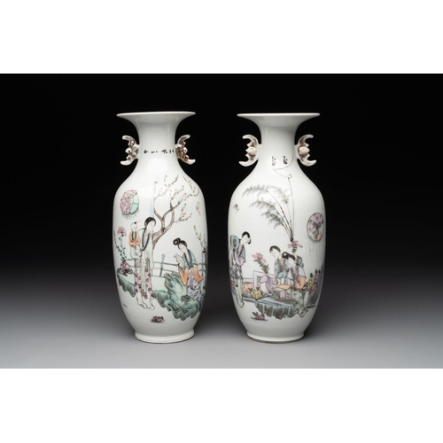 437 - A varied collection of 14 Chinese famille rose and monochrome wares, 19/20th C.H.: 54,5 cm (the larg... 