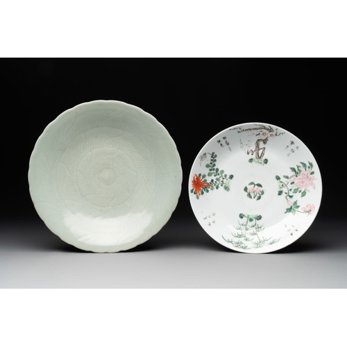 437 - A varied collection of 14 Chinese famille rose and monochrome wares, 19/20th C.H.: 54,5 cm (the larg... 