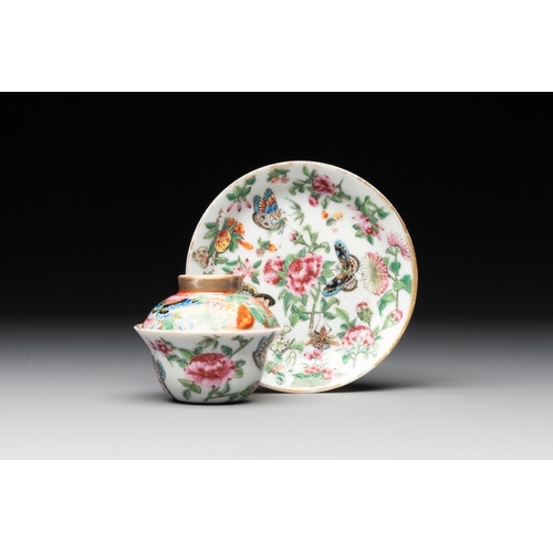 437 - A varied collection of 14 Chinese famille rose and monochrome wares, 19/20th C.H.: 54,5 cm (the larg... 