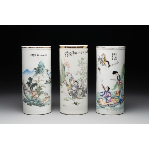 437 - A varied collection of 14 Chinese famille rose and monochrome wares, 19/20th C.H.: 54,5 cm (the larg... 