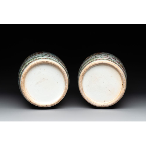 439 - A pair of Chinese Canton famille rose vases and two plates, 19th C.H.: 37,5 cm (the vases)Dia.: 25 c... 