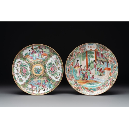 439 - A pair of Chinese Canton famille rose vases and two plates, 19th C.H.: 37,5 cm (the vases)Dia.: 25 c... 