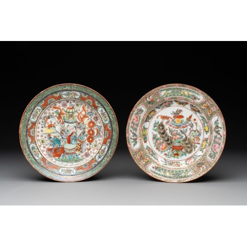 440 - Four Chinese Canton famille rose plates, 19/20th C.Dia.: 21 cm (the largest)Dia.: 20,5 cm (the small... 