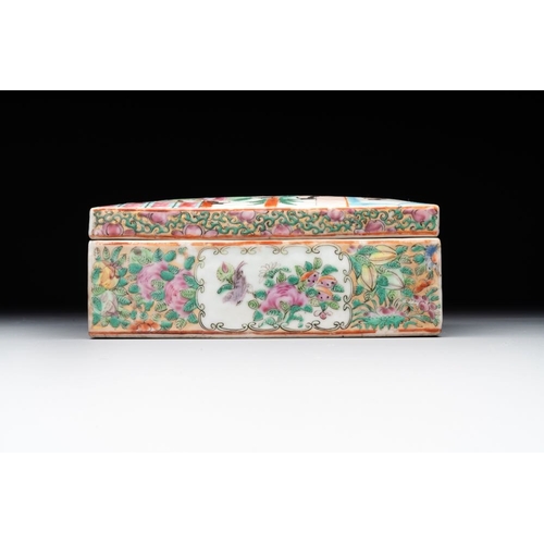 442 - Two Chinese Canton famille rose brush pots and two boxes and covers, 19th C.Dim.: 18,5 x 9,3 x 7 cm ... 