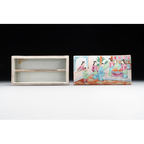 442 - Two Chinese Canton famille rose brush pots and two boxes and covers, 19th C.Dim.: 18,5 x 9,3 x 7 cm ... 