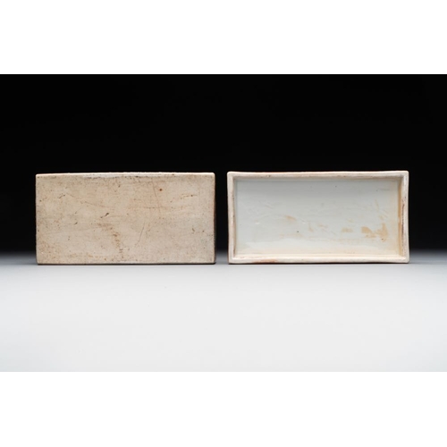 442 - Two Chinese Canton famille rose brush pots and two boxes and covers, 19th C.Dim.: 18,5 x 9,3 x 7 cm ... 